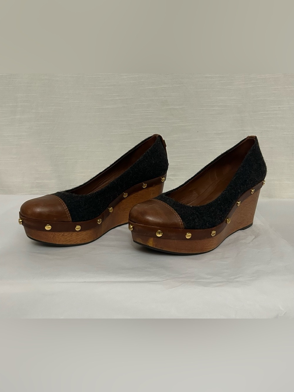 Tory Burch Gray Fabric and Brown Leather Studded Wedge Pumps - Picture 3 of 16